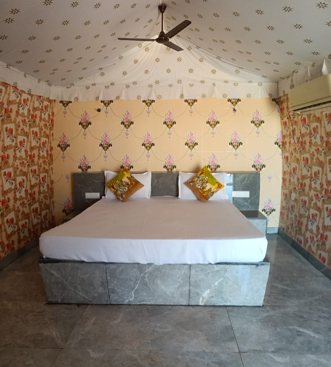 AC Luxury Tent - Image 5